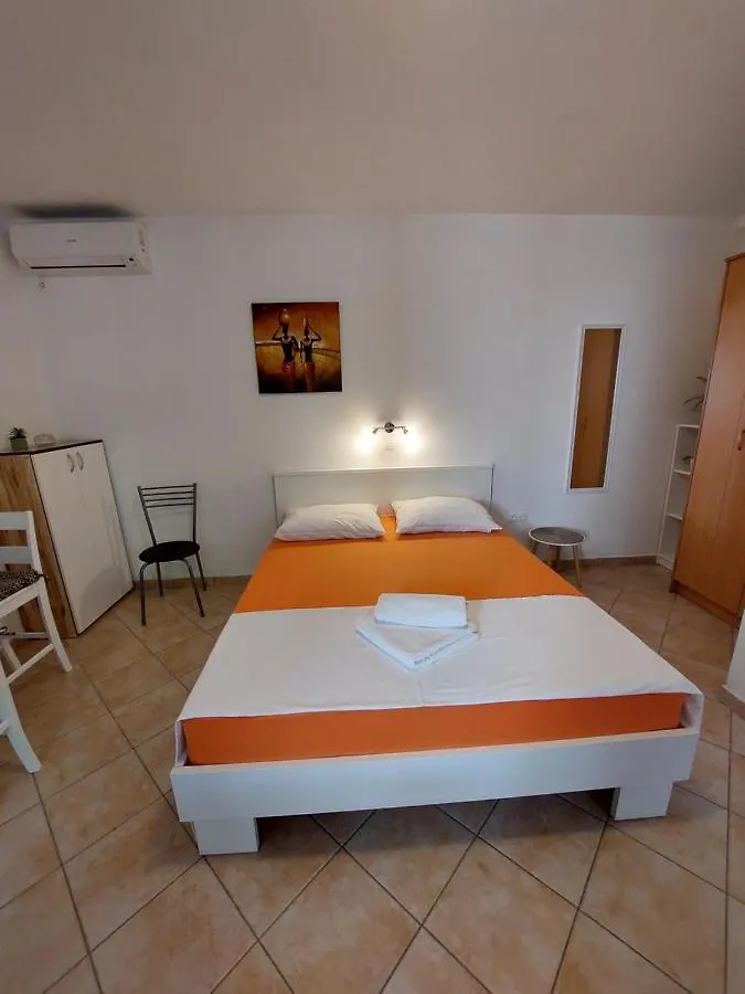 Apartments Nenad & Marija Pag Town