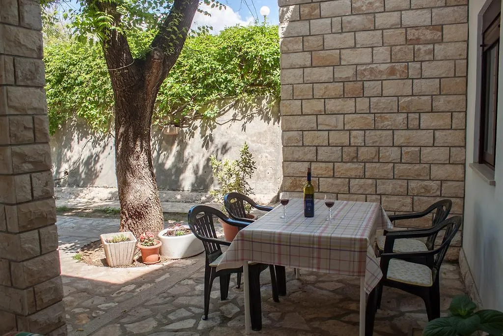 Apartments Nenad & Marija Pag Town